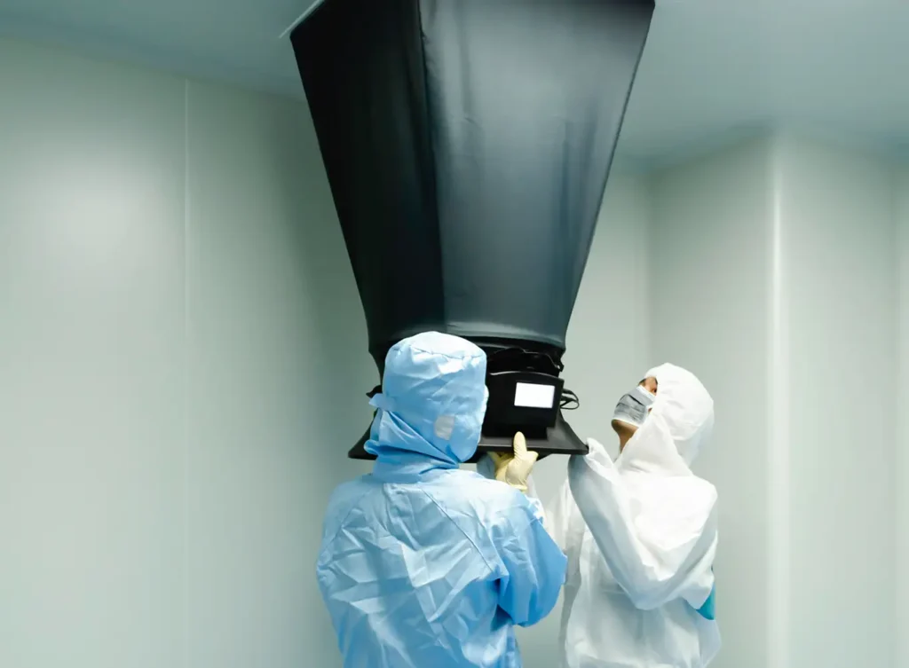 Air flow test of technician Clean room